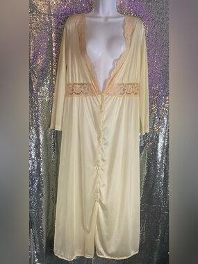 Vintage 70s Ivory Goddess Peignoir Robe | Deep Plunge Lace Boudoir Duster